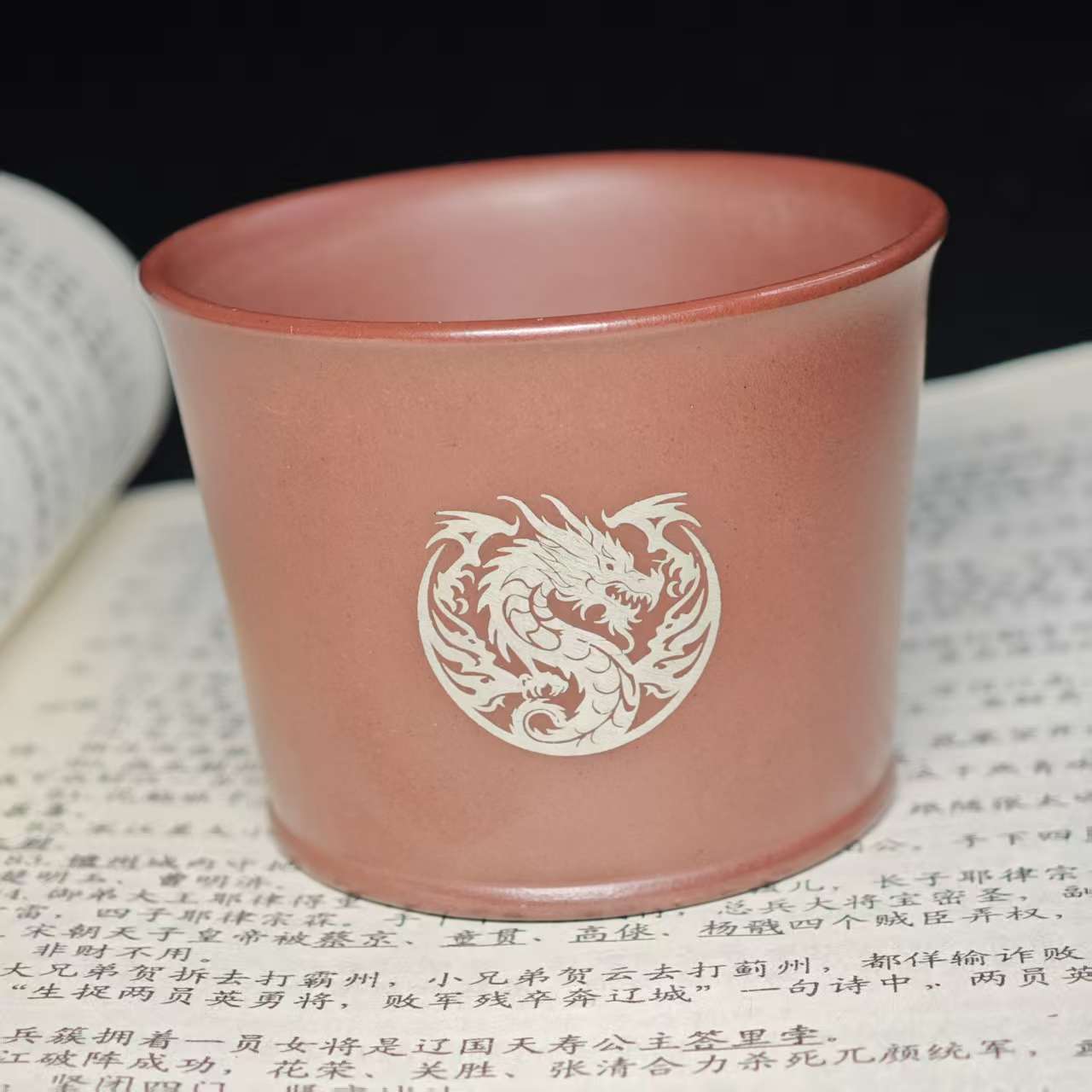 Four Divine Beast Dragon Pattern Purple Clay Engraved with Gold and Silver Decorations Tea Cup