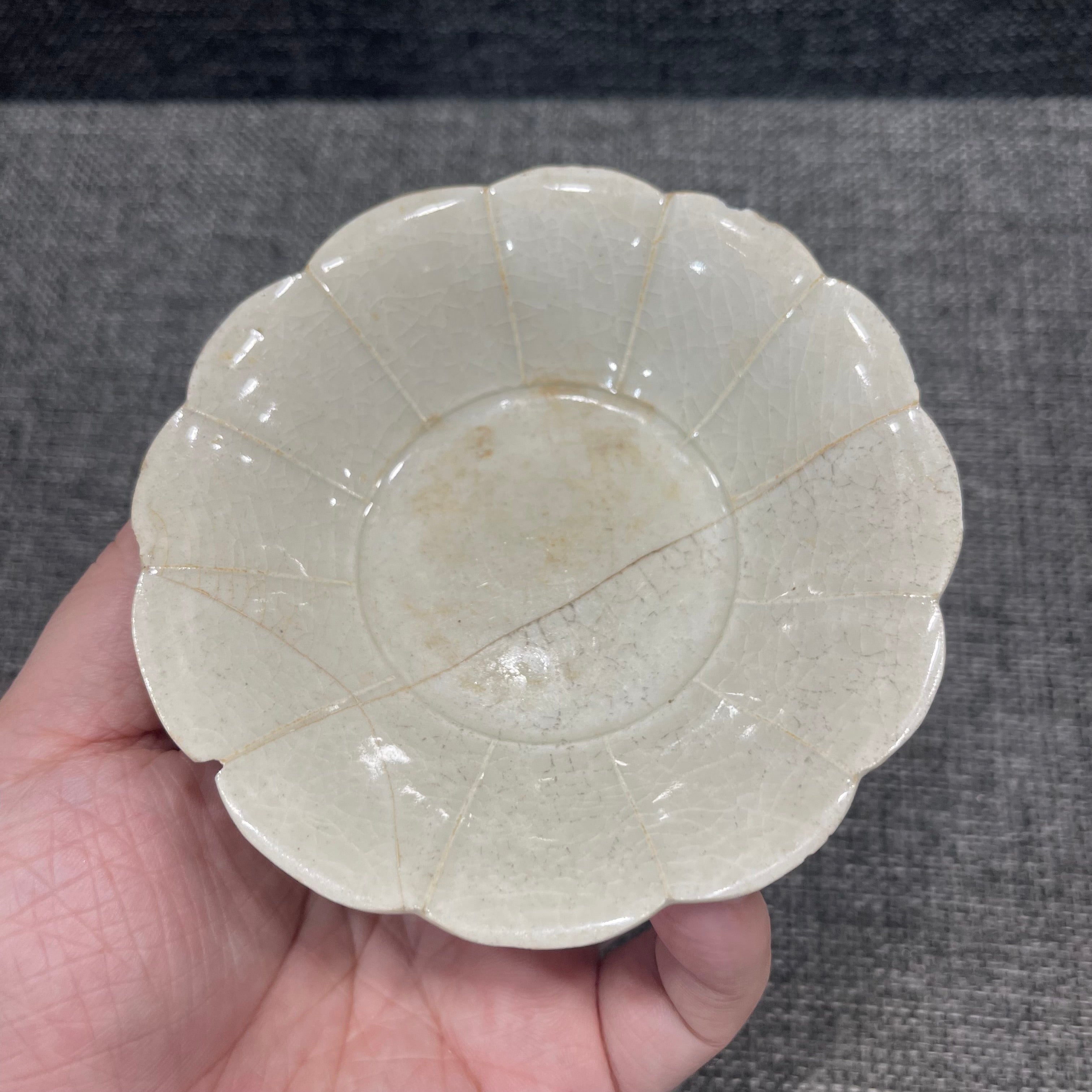 Futian Kiln, small tea saucer from the Song Dynasty, repaired with brass rivets