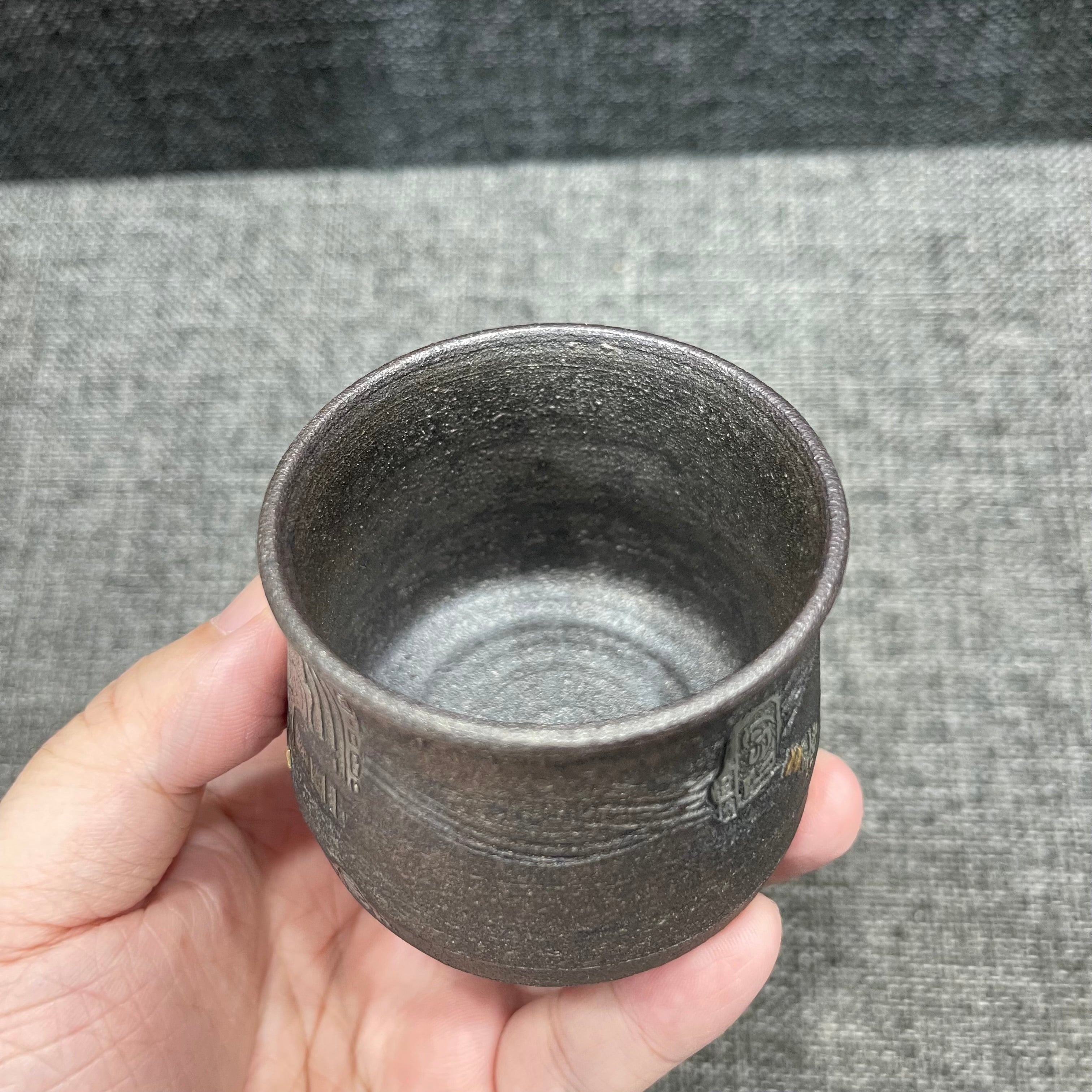 Jianzhan is naturally fired with ash, using a wood-fired kiln. Hand-carved tin sculptures of Buddha statues from Dunhuang