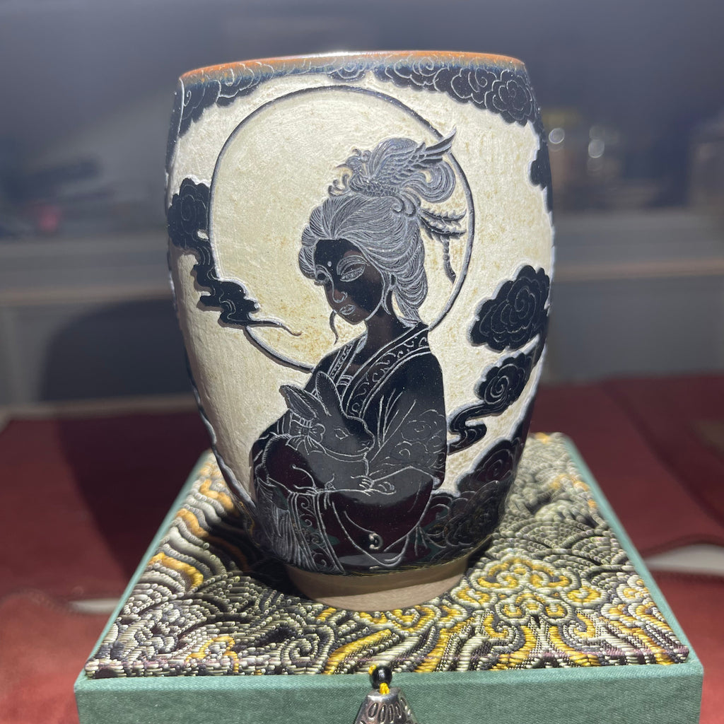 Chang'e holding a rabbit under the moon - a Jianzhan tea mug with an engraved design