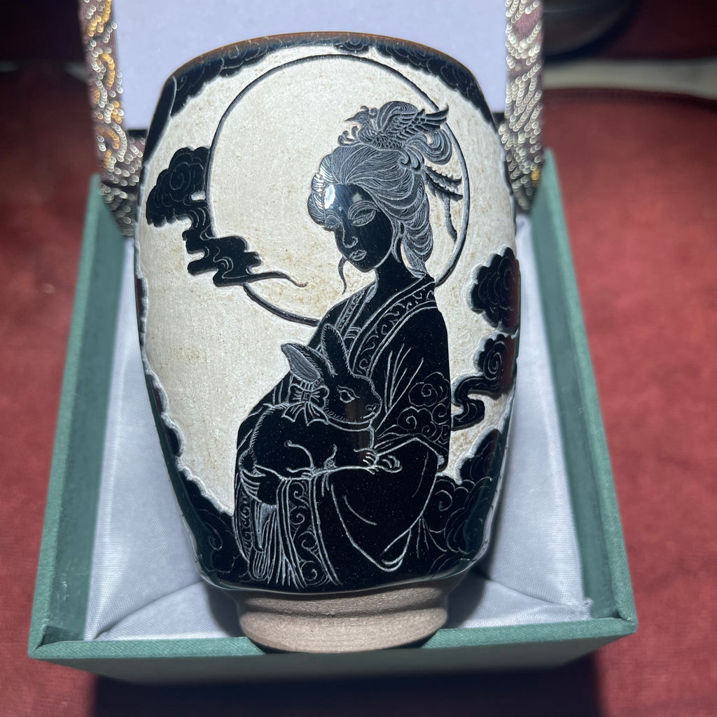 Chang'e holding a rabbit under the moon - a Jianzhan tea mug with an engraved design
