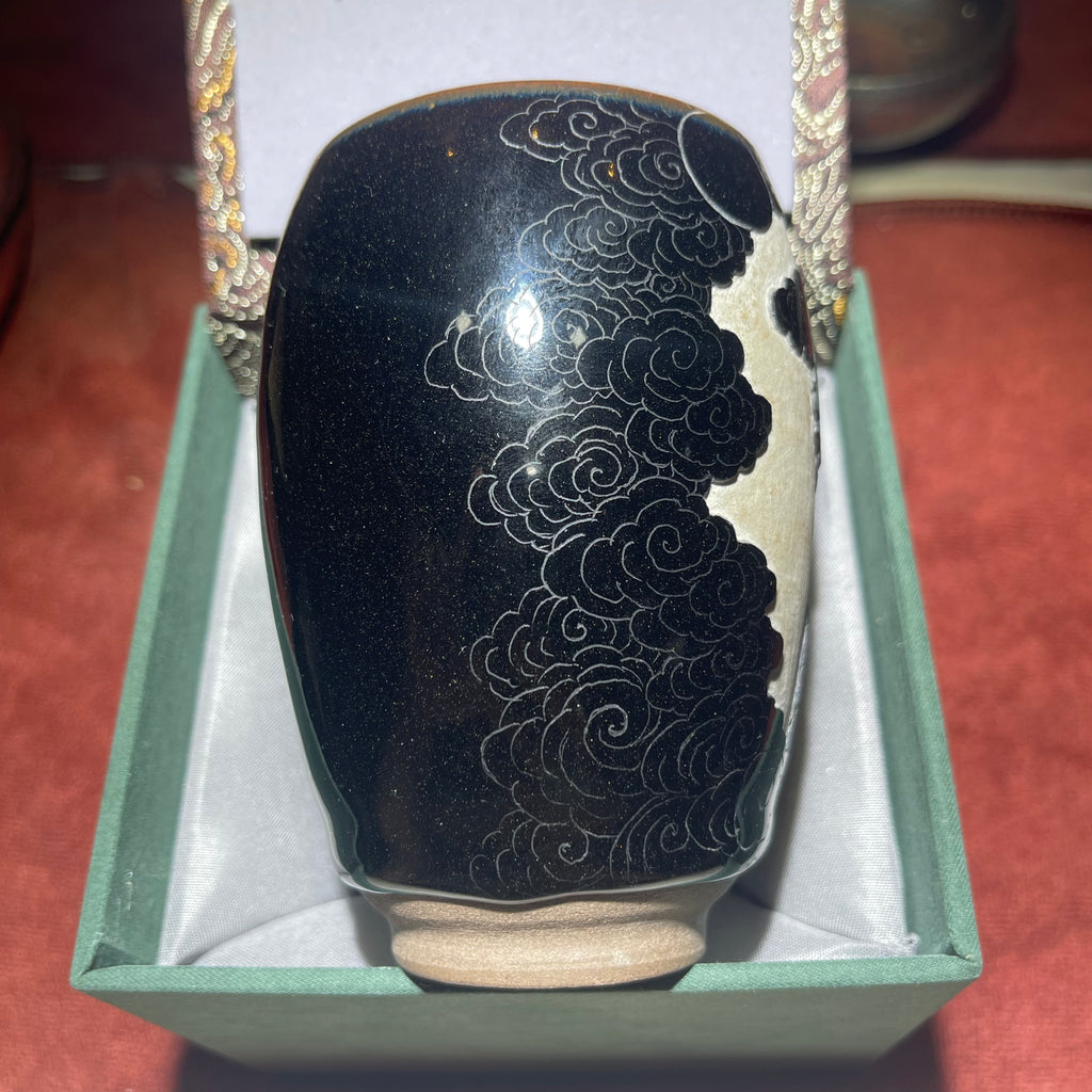 Chang'e holding a rabbit under the moon - a Jianzhan tea mug with an engraved design