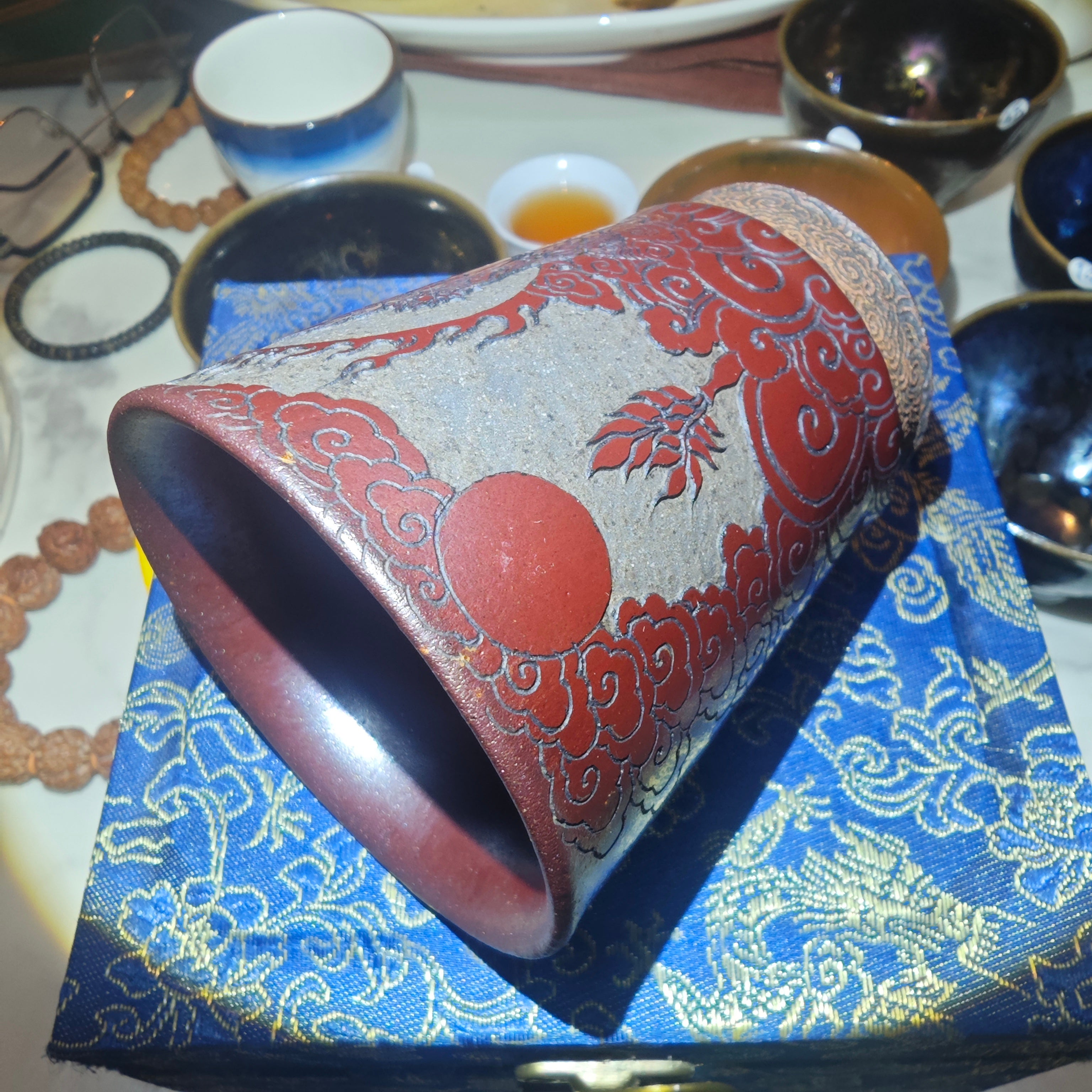 Guanyin statue, Jianzhan tea cup carvingDragon kiln fired over wood, cow blood red, Coke bottle shape