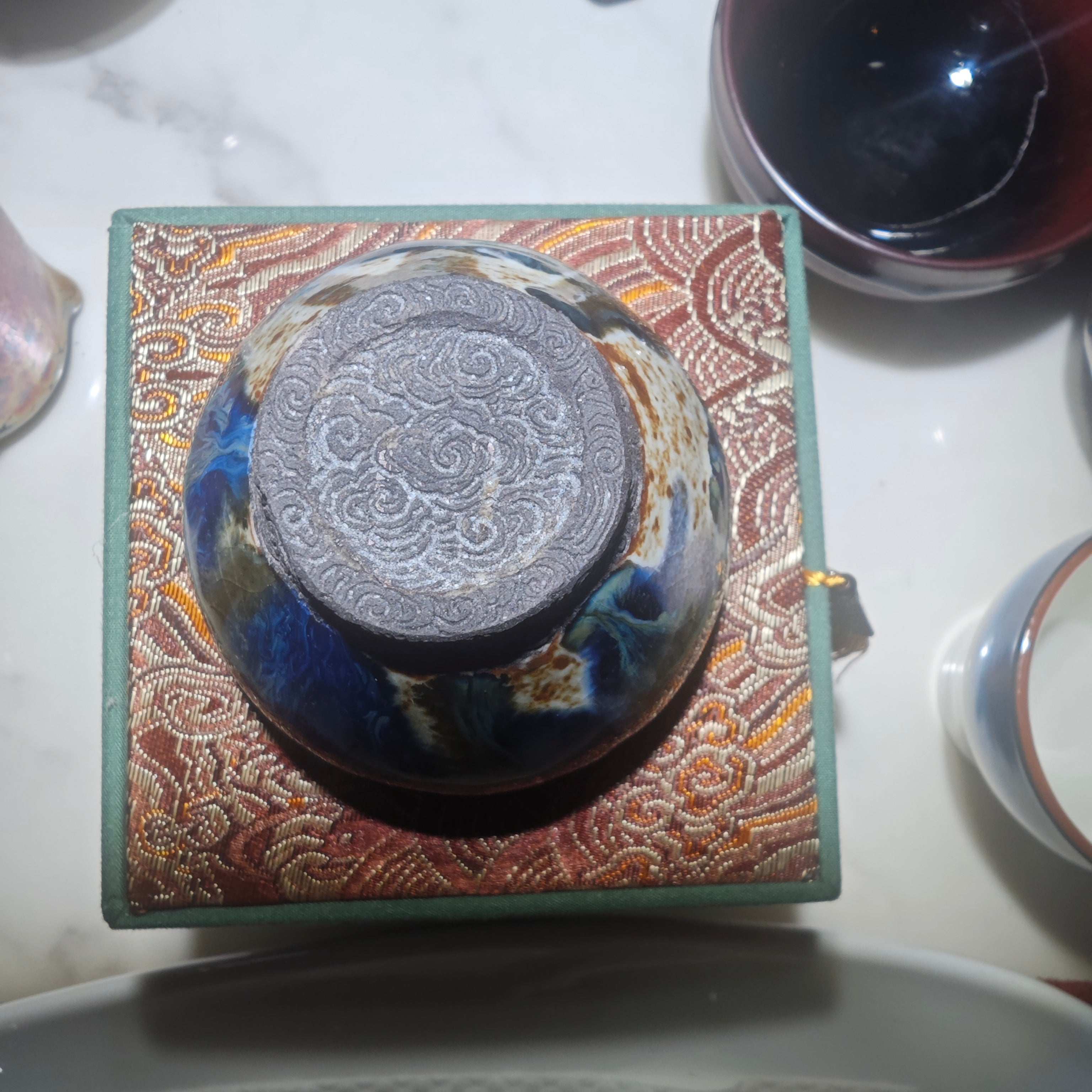 Colorful Jianzhan teacup with auspicious cloud carving