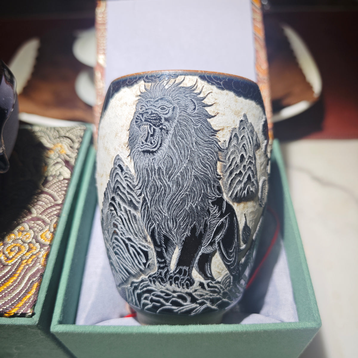 Hand-carved African lion pattern, Jianzhan tea cup handicraft