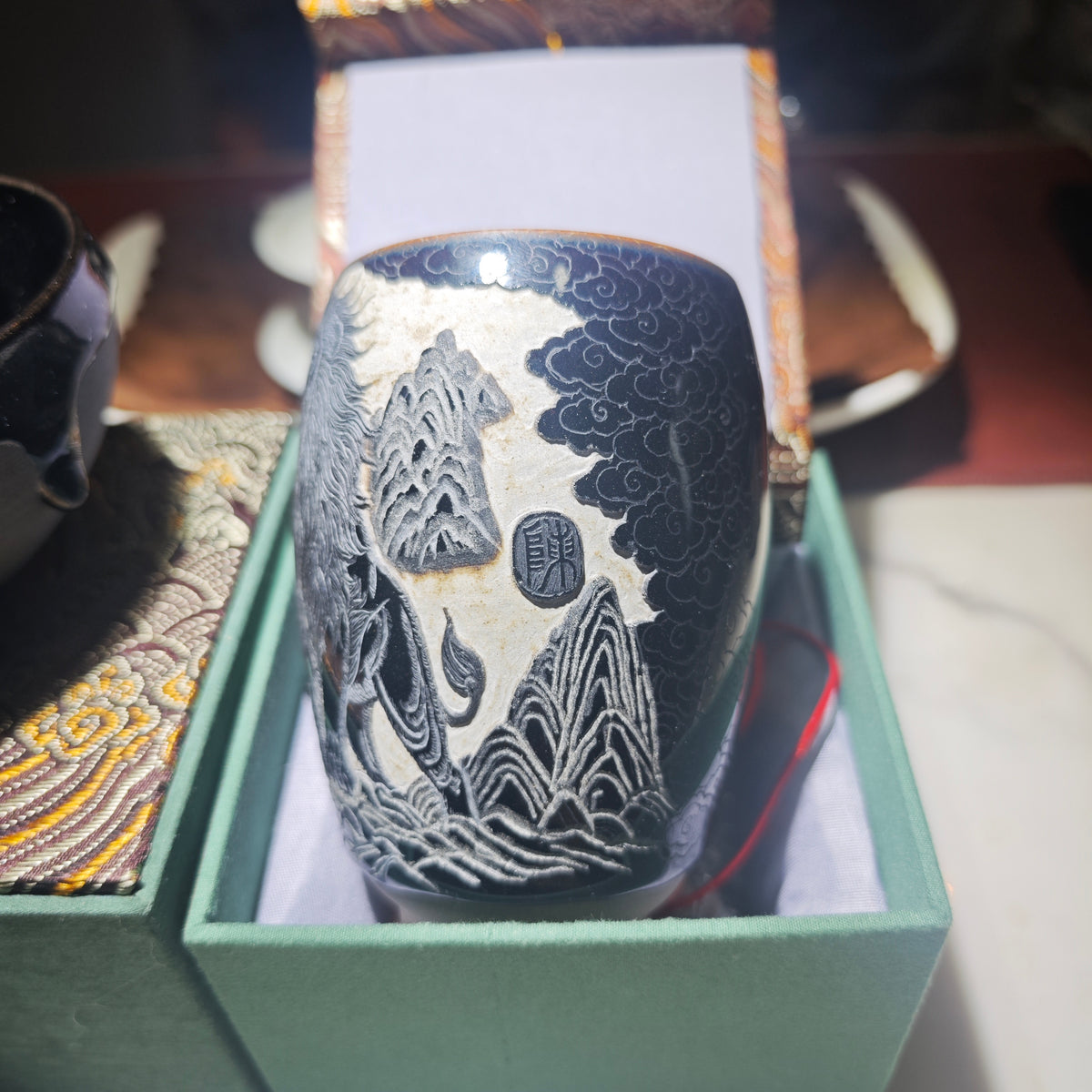 Hand-carved African lion pattern, Jianzhan tea cup handicraft