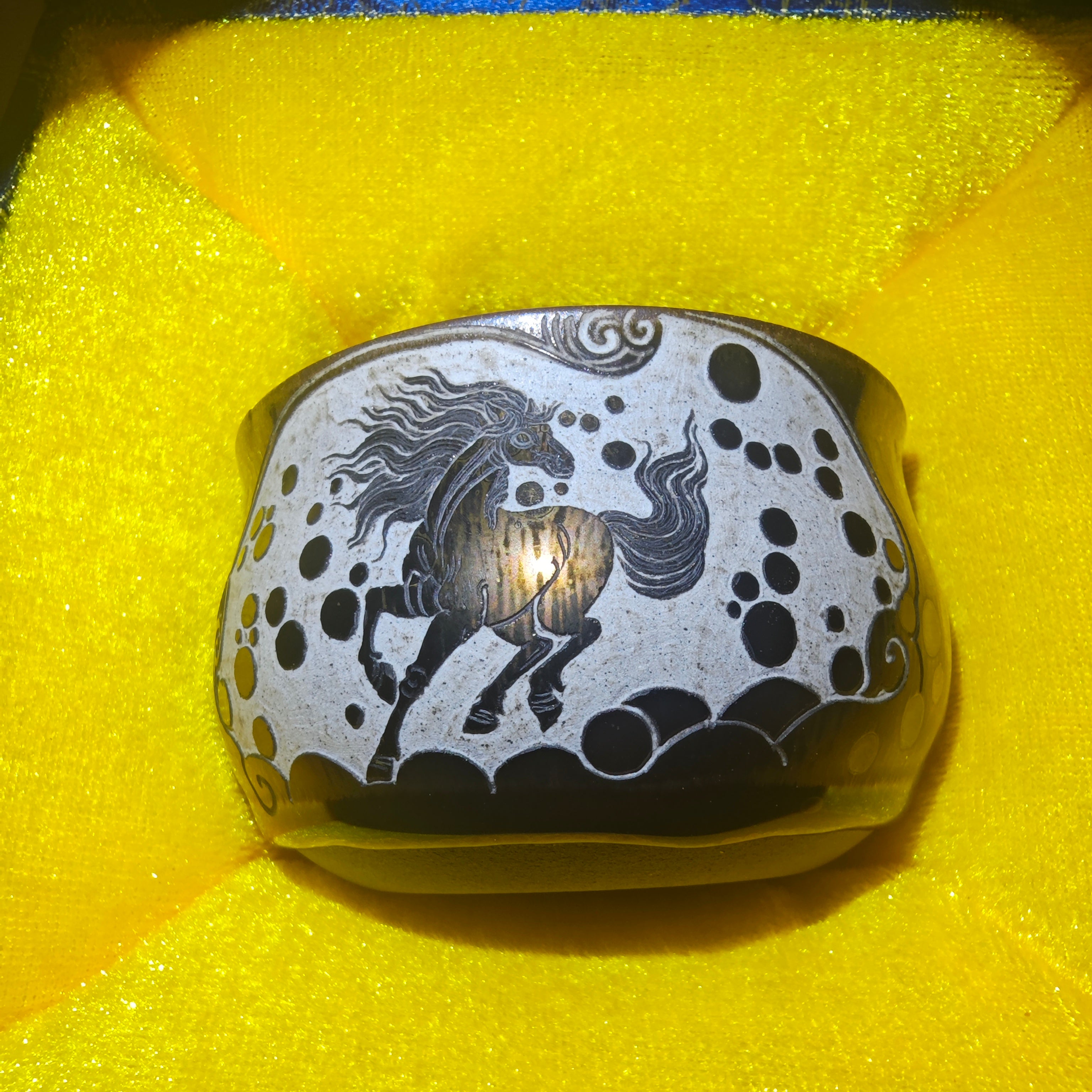 A galloping steed, Jianzhan tea cup pattern carved