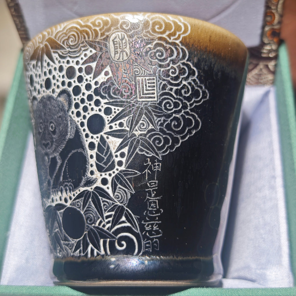 Mother and daughter pandas, Jianzhan carved cups.
