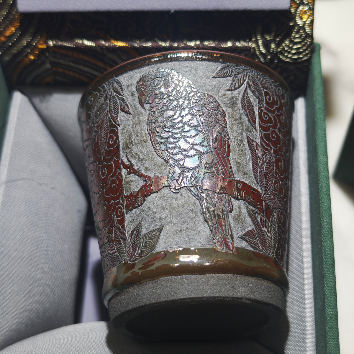 Glazed carving, parrot Coke cup