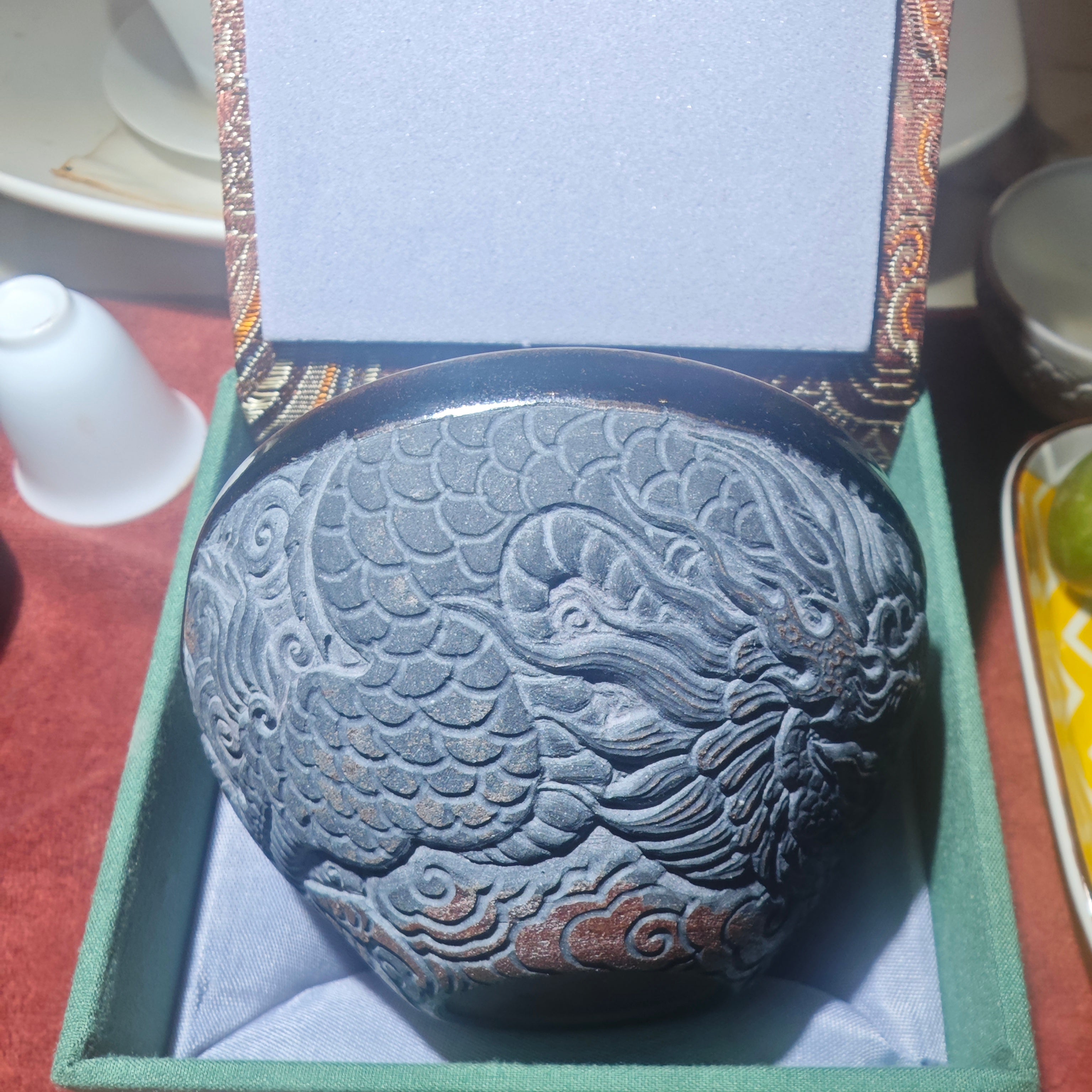 Heavy-duty carving, five-clawed dragon tea cup
