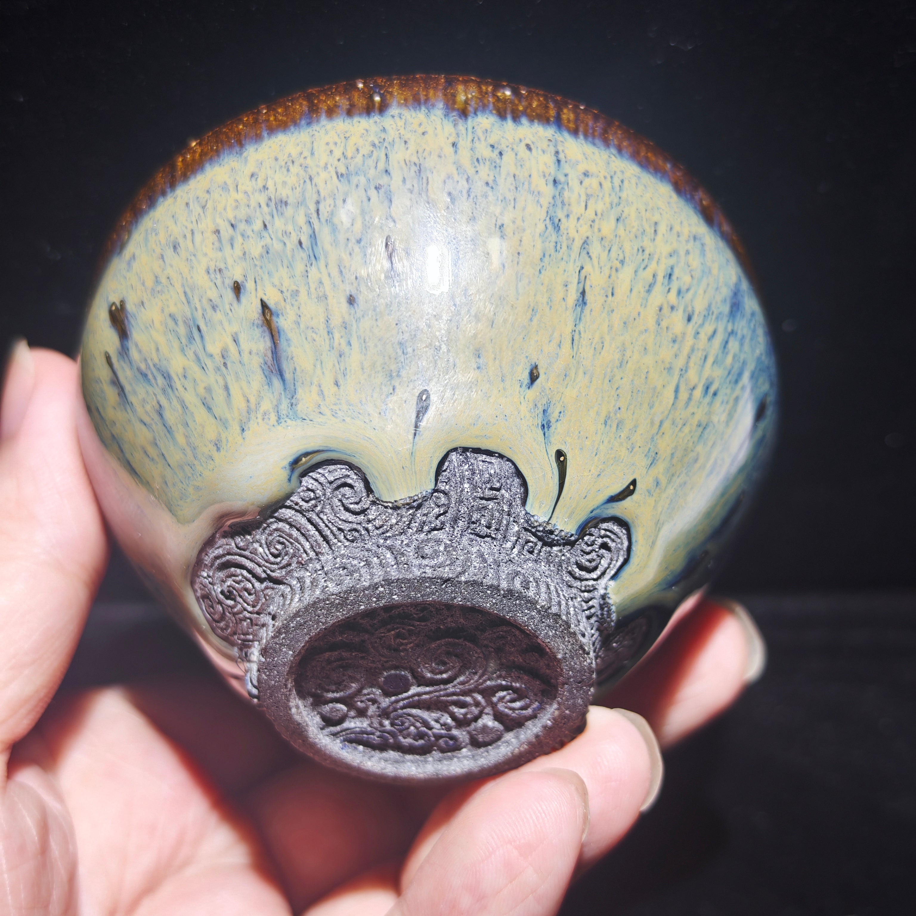Ash-burned Jianzhan tea cup with animal claw foot and dragon carving, handmade craft