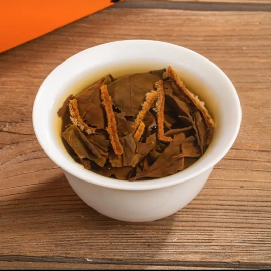 Tangerine Peel White Tea Iron Box Independent Packaging Gift Jiapin Yue 2013 Xinhui Tangerine Peel tastes mellow